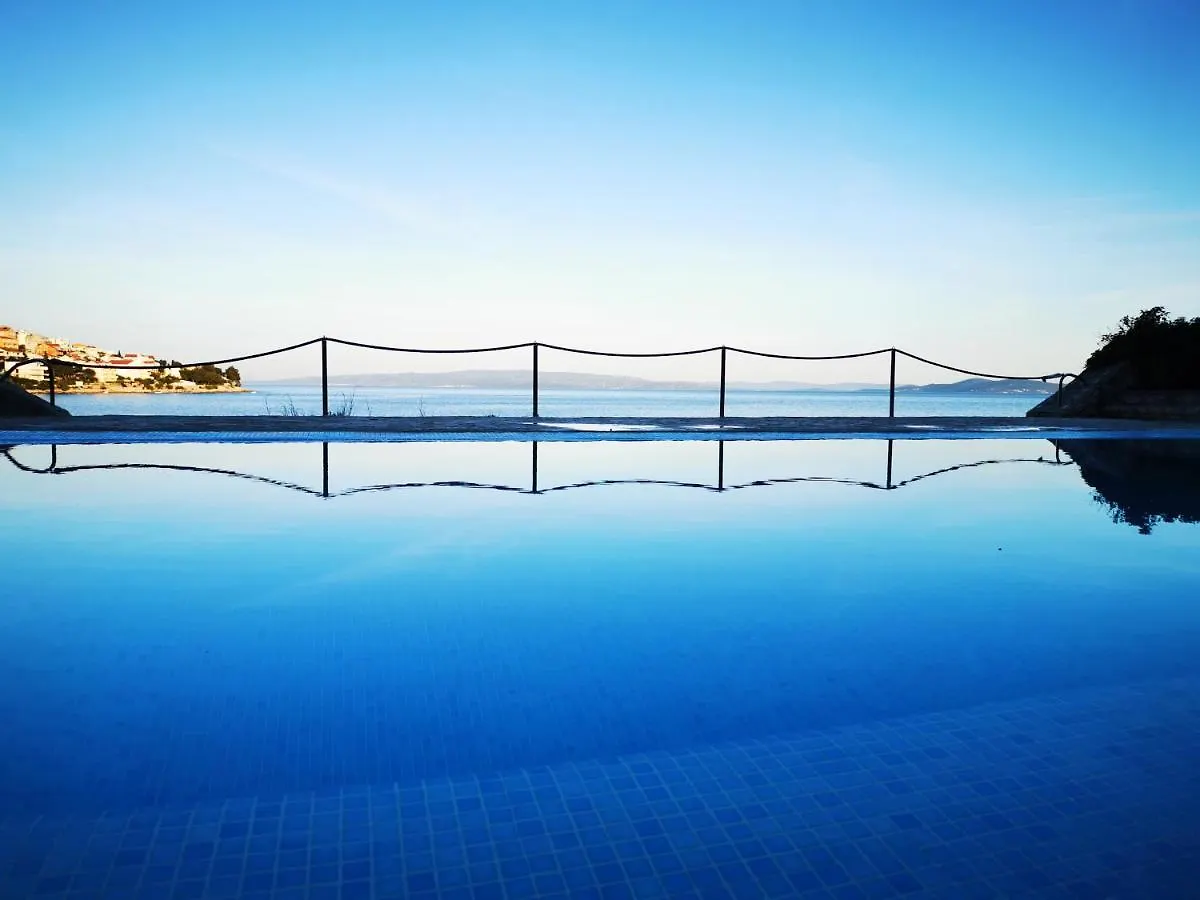 Bella Vista Beach House Apartments, Hot Pool And Jacuzzi تروغير